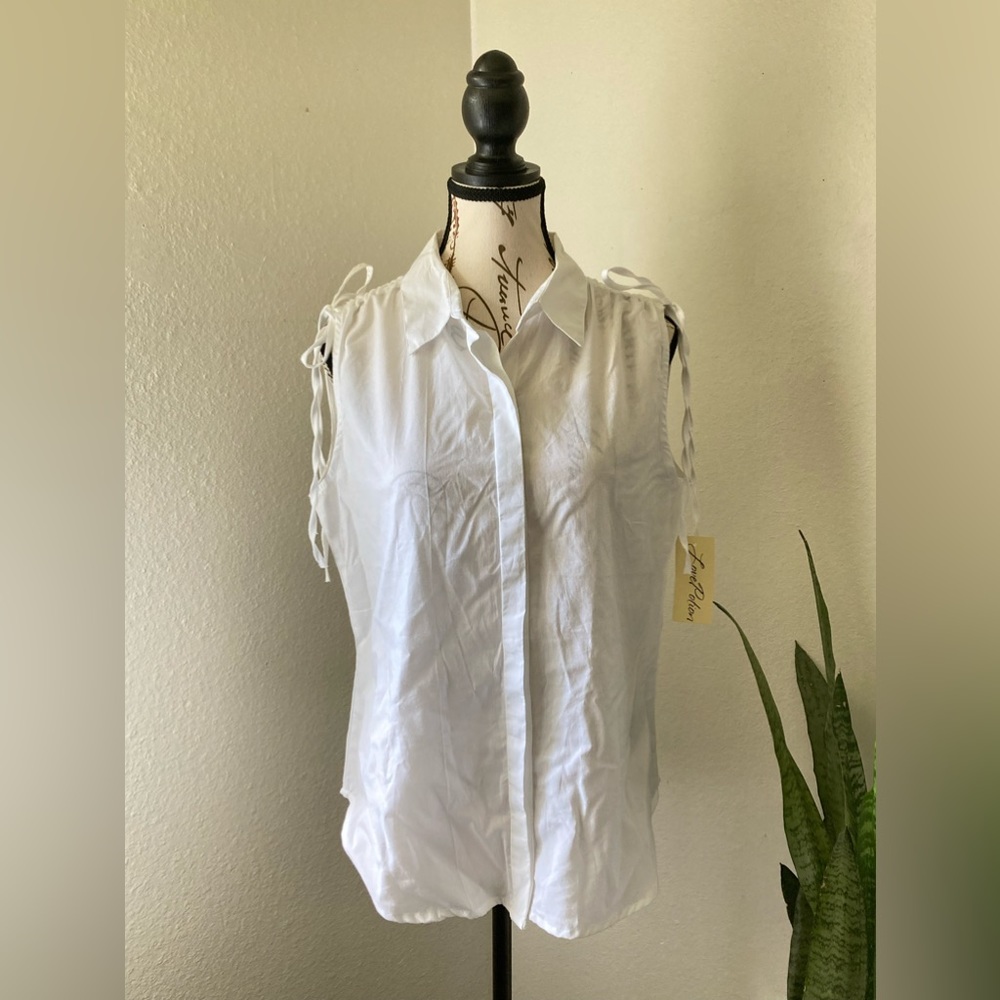 NWT Love Potion woman’s sleeveless blouse with hidden buttons Medium